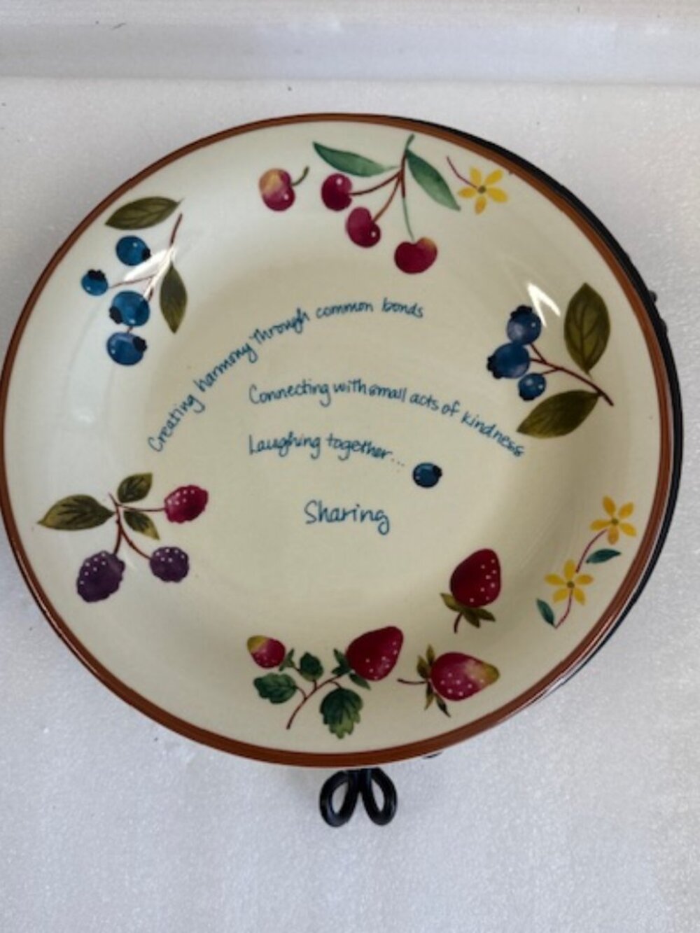 LONGABERGER BERRY MEDLEY PLATE WITH STAND